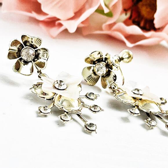 Vintage Bridal White Flower Rhinestone Screw Back Drop Earrings - Picture 2 of 7